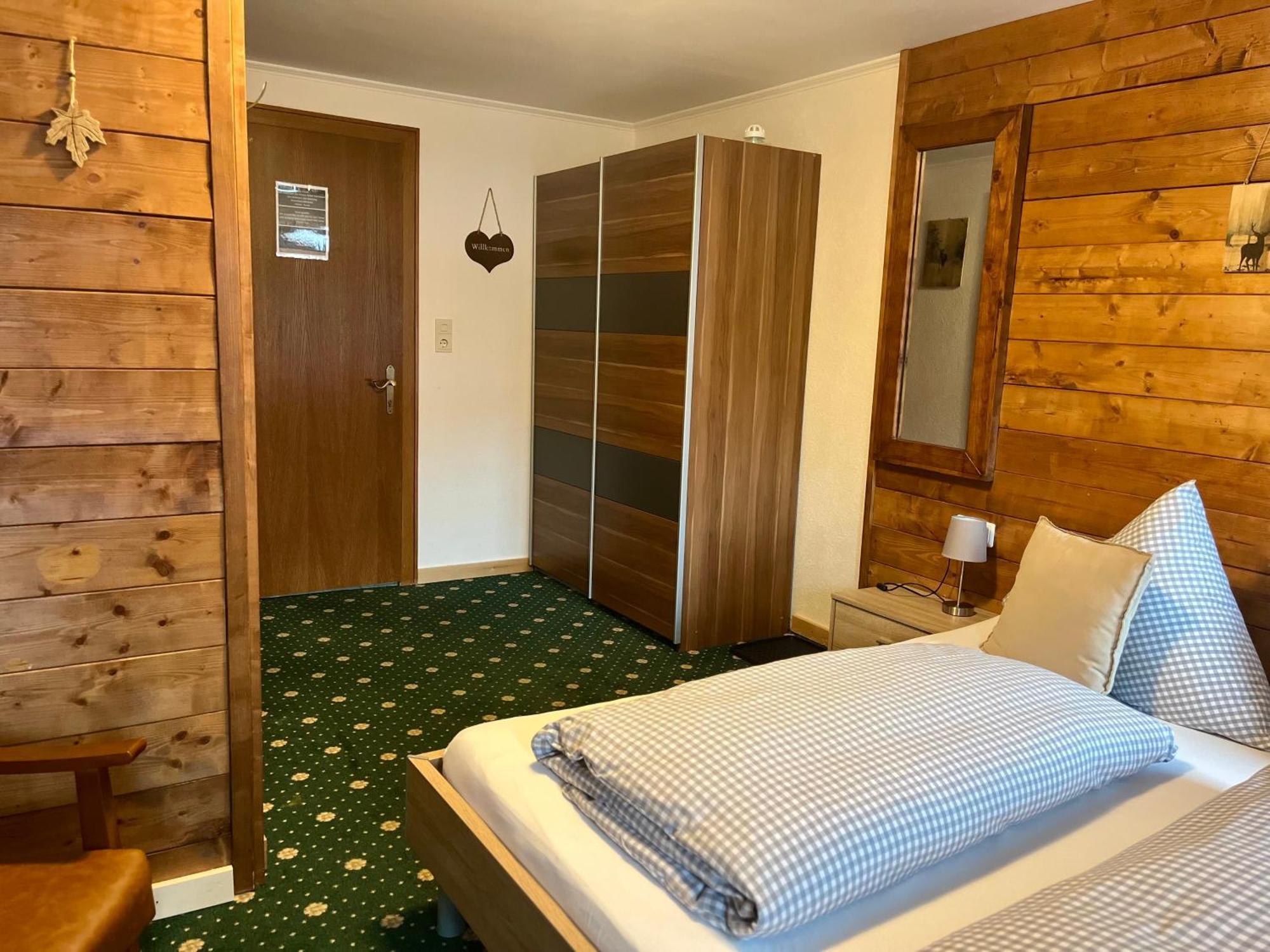 Haus Tirol Ehrwald Hotell Exteriör bild