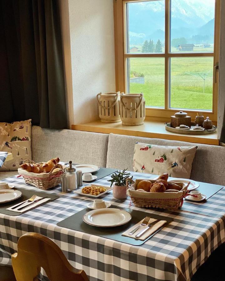 Haus Tirol Ehrwald Hotell Exteriör bild