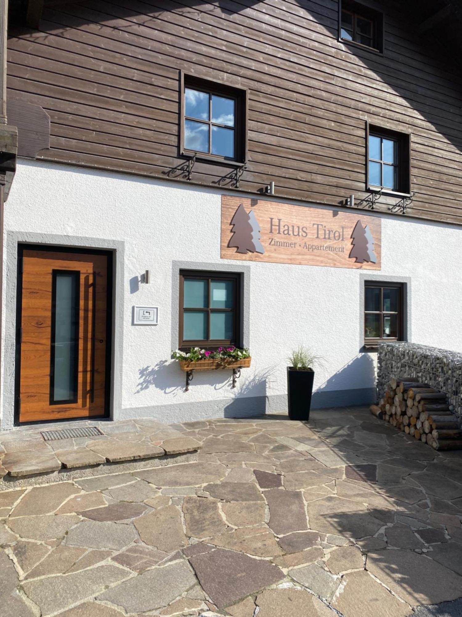 Haus Tirol Ehrwald Hotell Exteriör bild