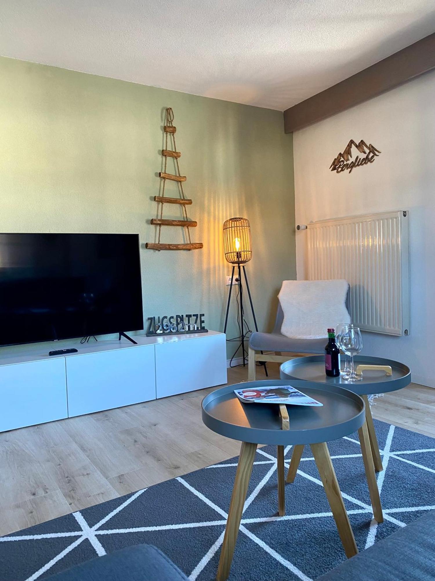 Haus Tirol Ehrwald Hotell Exteriör bild